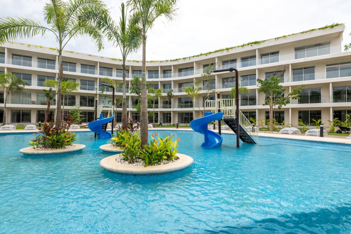 The Leaf | Modern 2BR with Pool & Balcony | Photo 27