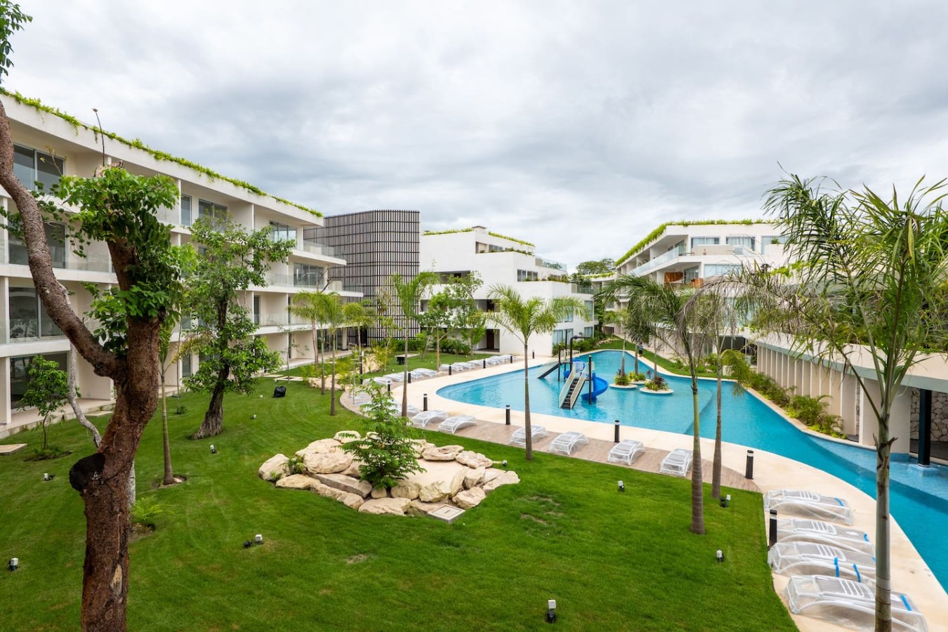 The Leaf | Modern 2BR with Pool & Balcony | Photo 36