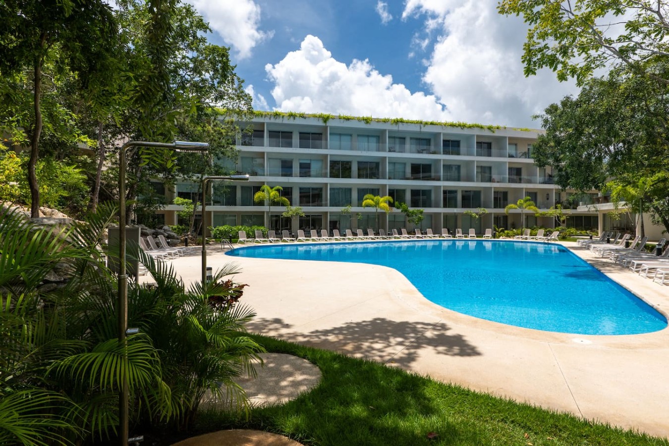 The Leaf | Modern 2BR with Pool & Balcony | Photo 43