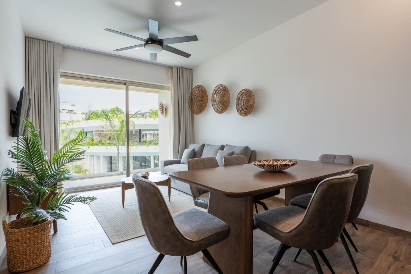 The Leaf | Modern 2BR with Pool & Balcony | Photo 9