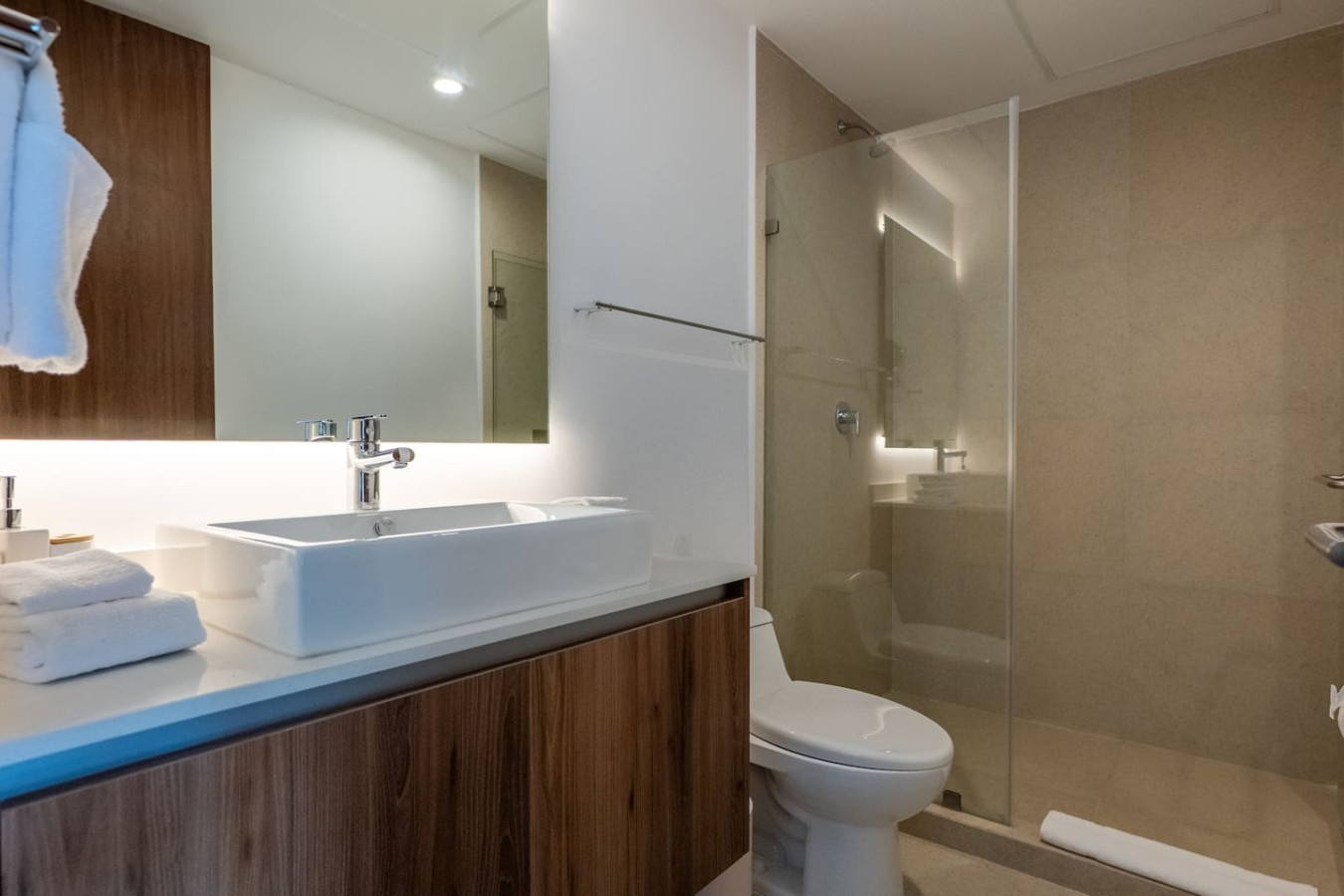 The Leaf | Modern 2BR with Pool & Balcony | Photo 16