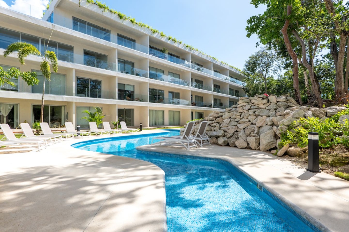 The Leaf | Modern 2BR with Pool & Balcony | Photo 40