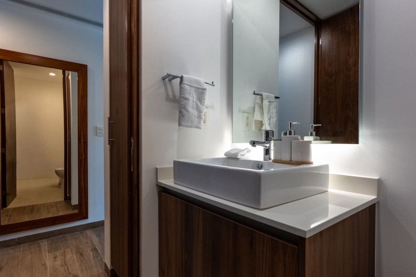 The Leaf | Modern 2BR with Pool & Balcony | Photo 17