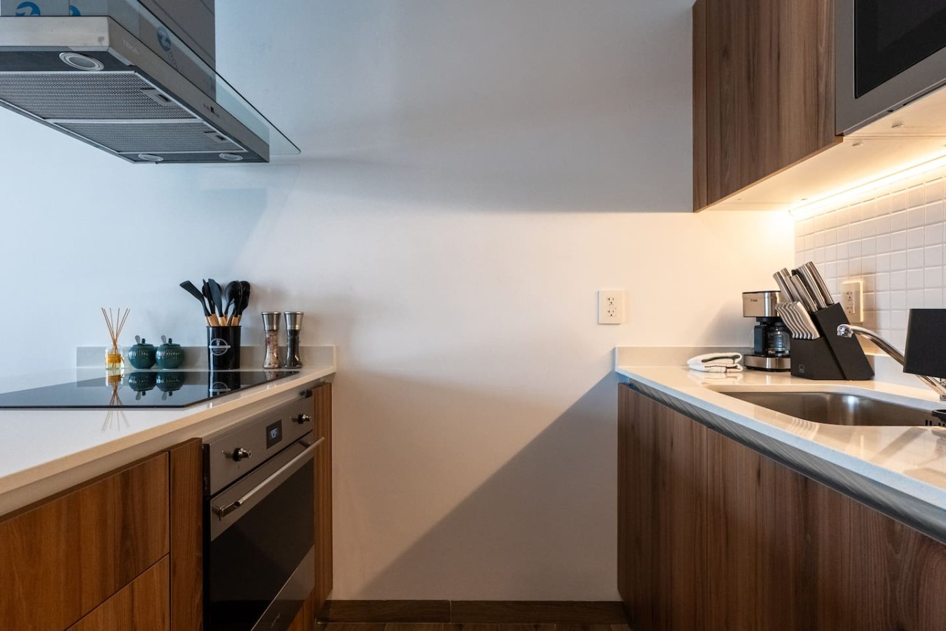 The Leaf | Modern 2BR with Pool & Balcony | Photo 12