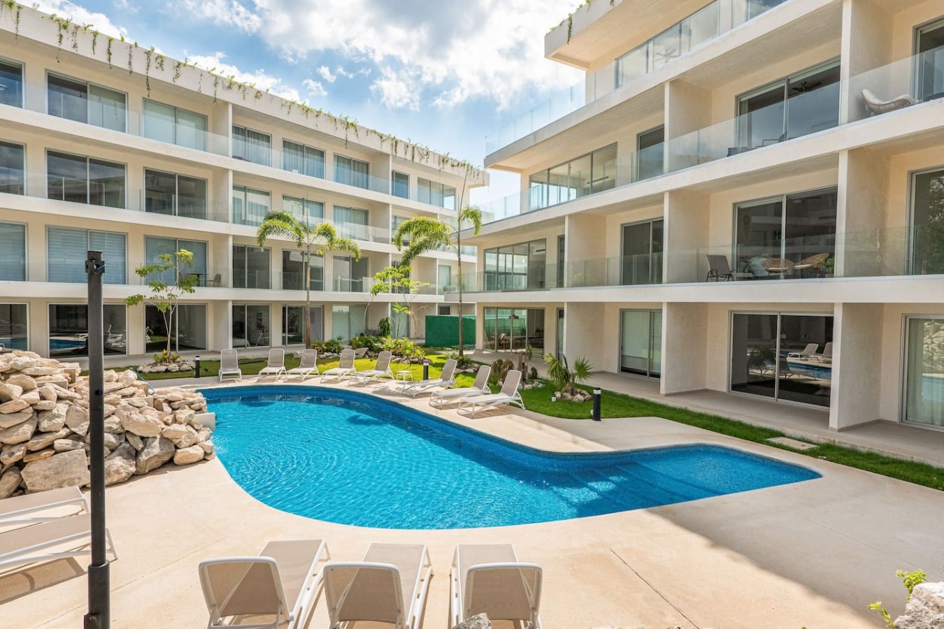 The Leaf | Modern 2BR with Pool & Balcony | Photo 34