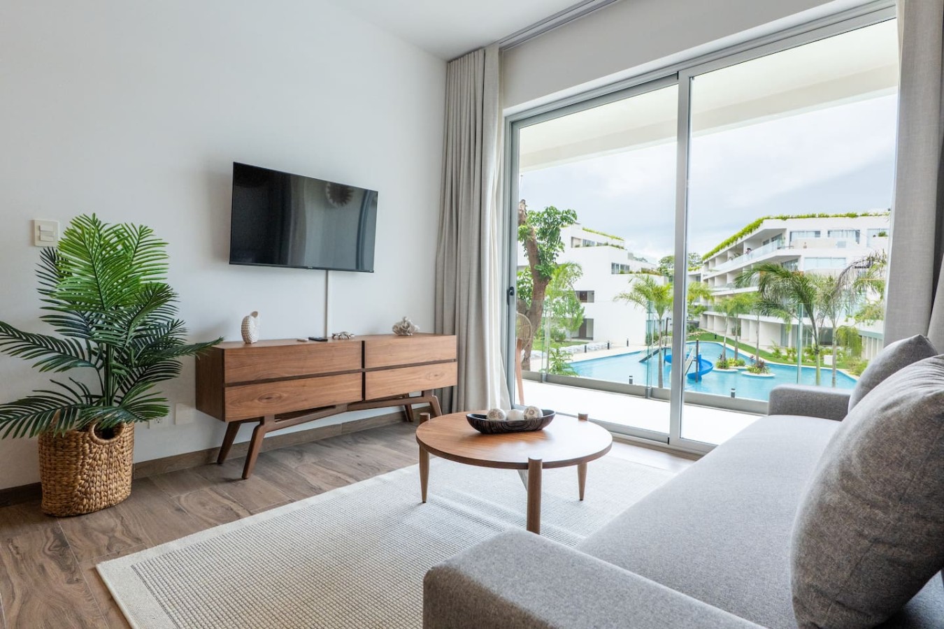 The Leaf | Modern 2BR with Pool & Balcony | Photo 8