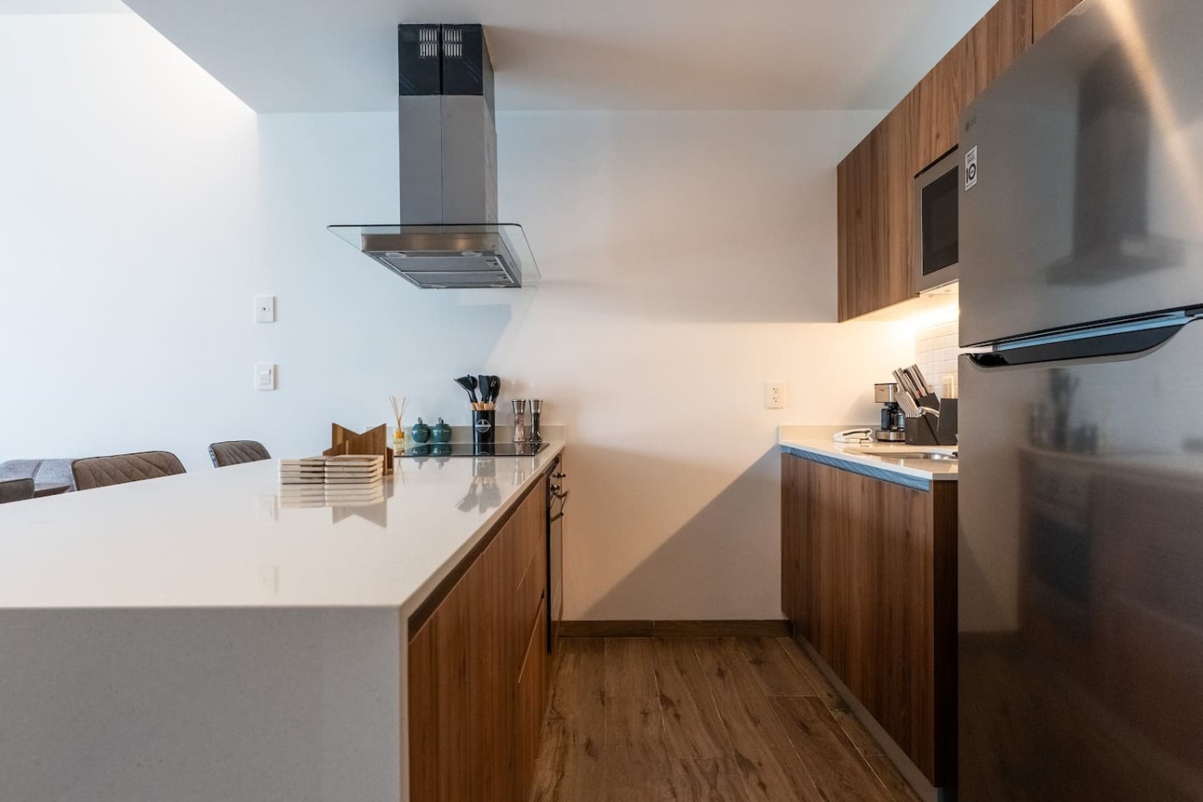 The Leaf | Modern 2BR with Pool & Balcony | Photo 11