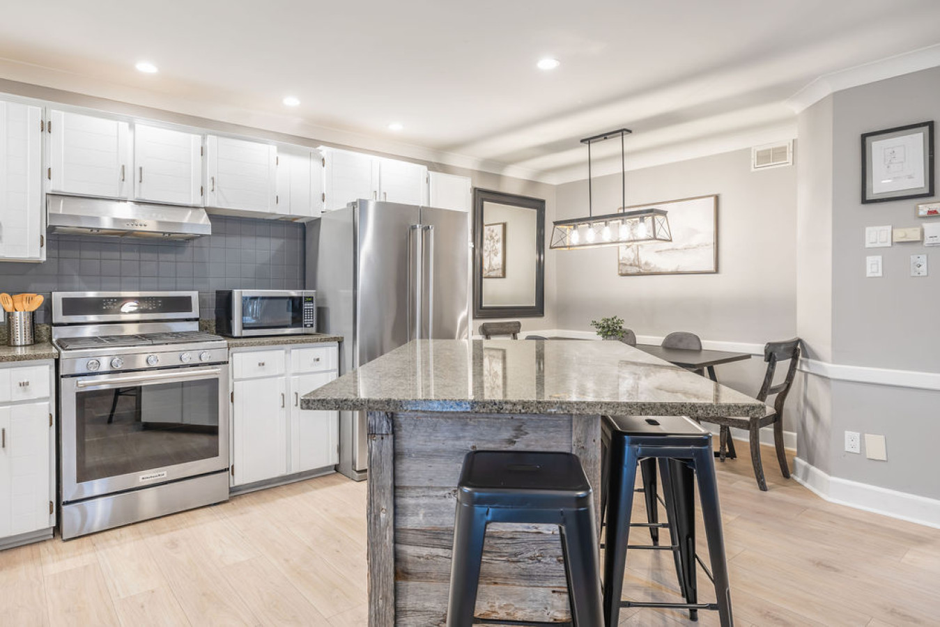 Liisa's Lodge: Private Pool + Hot Tub 9