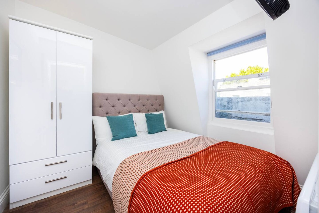 Earl's Court Residence | Elegant 2BR | London