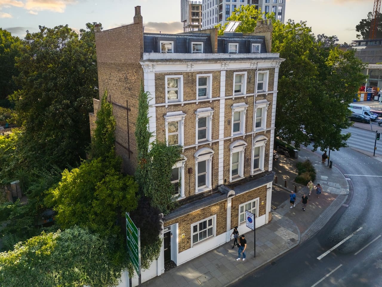 Earl's Court Residence | Elegant Studio | London