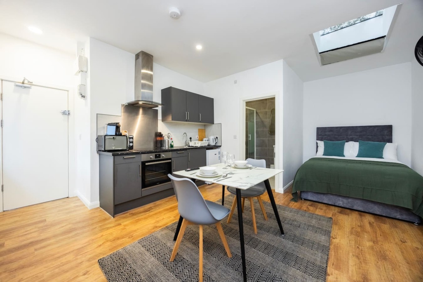 Earl's Court Residence | Modern Studio | London