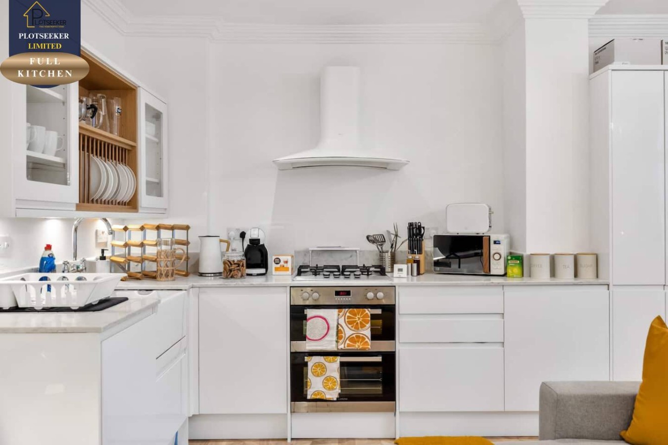 FULL KITCHEN