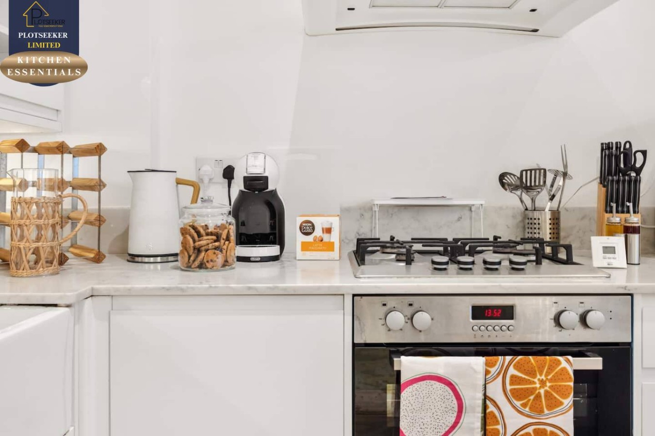 KITCHEN WITH OVEN AND ESSENTIALS