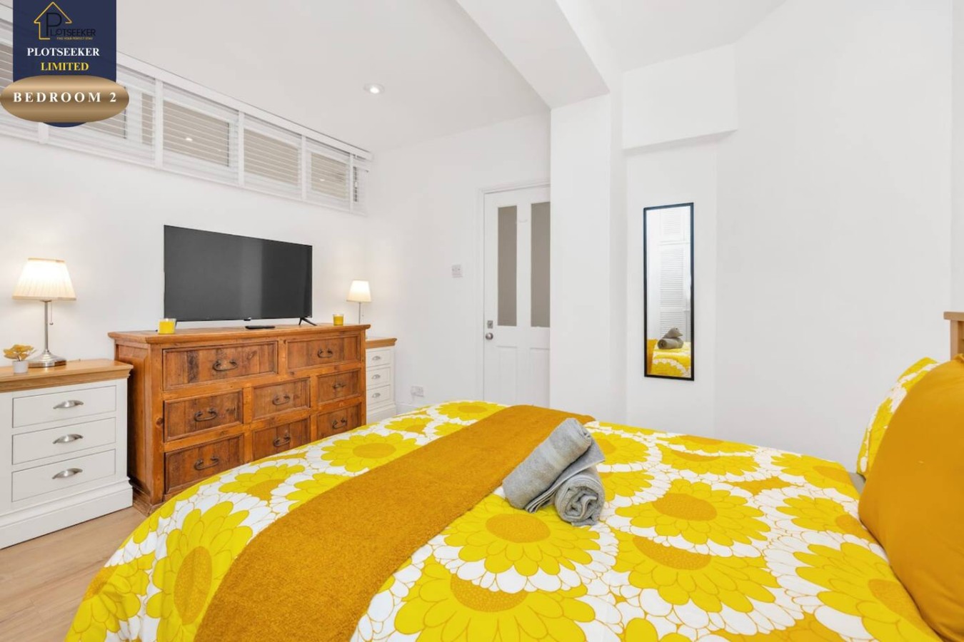 BEDROOM WITH SMART TV