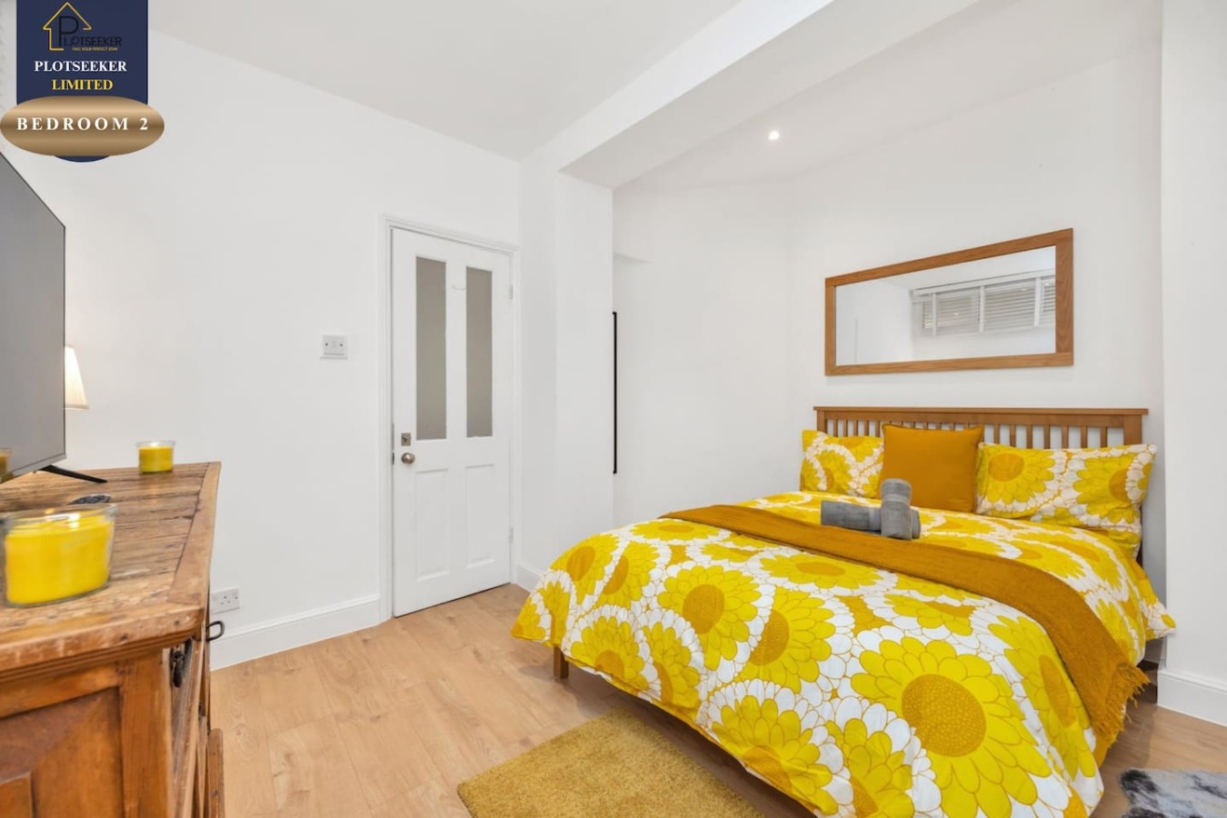 BEDROOM WITH FRESH TOWELS