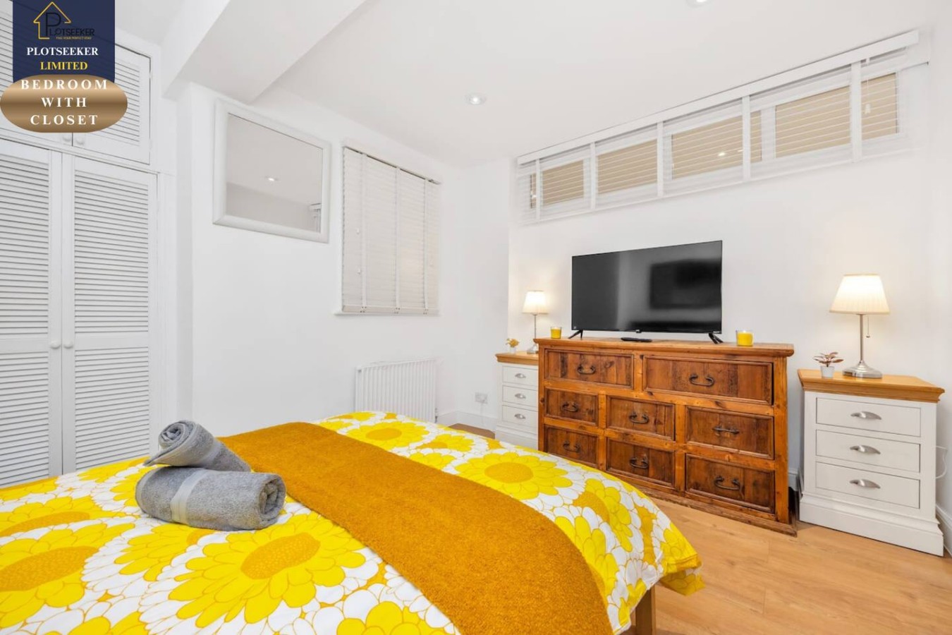 BEDROOM WITH CLOSET