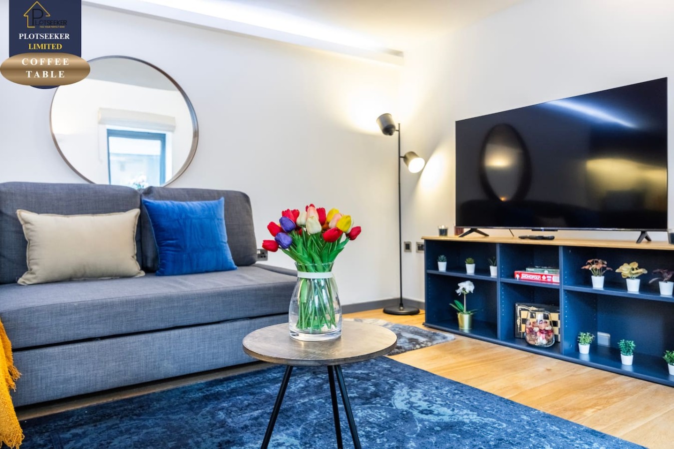LIVING ROOM WITH COFFEE TABLE