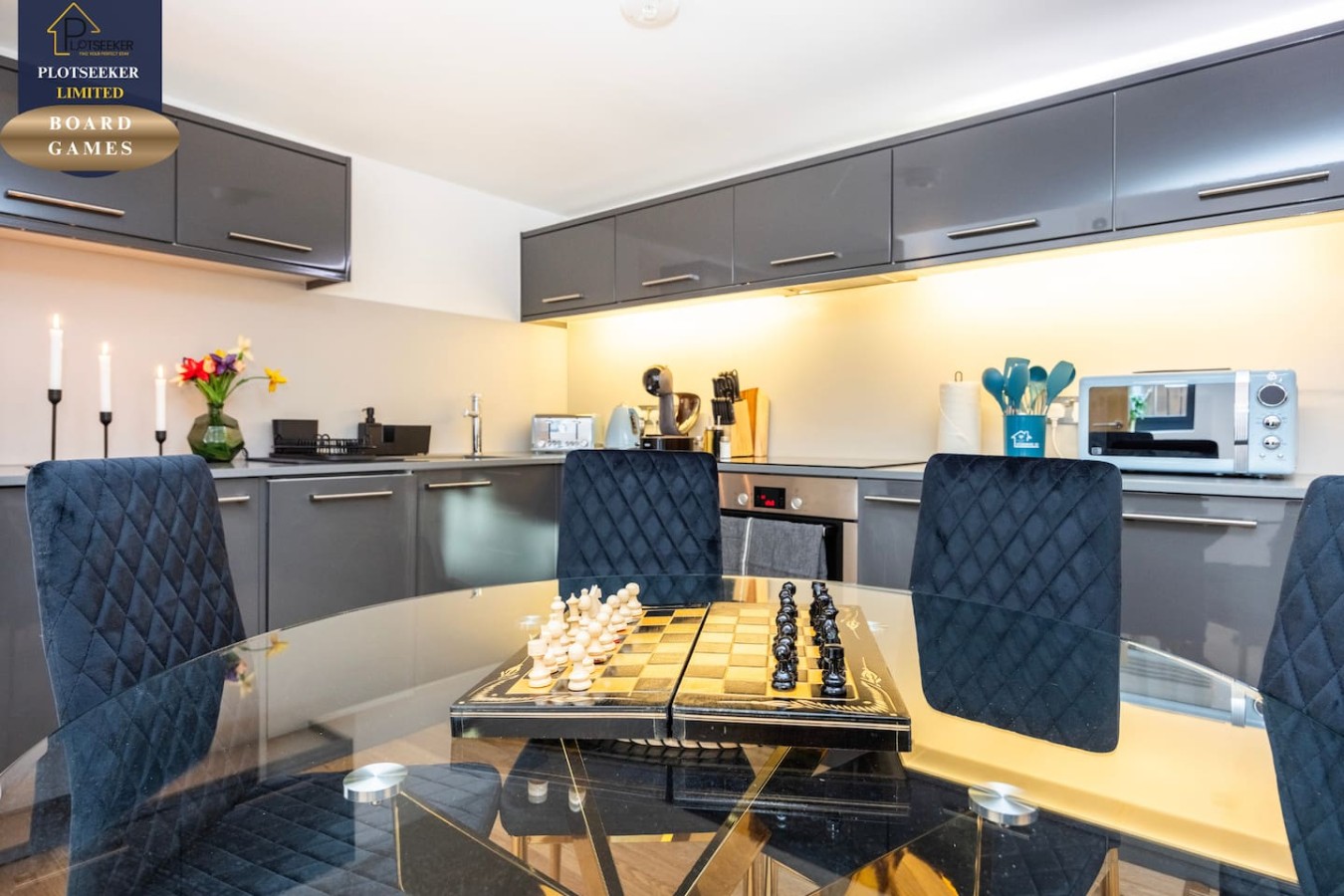 DINING TABLE WITH CHESS