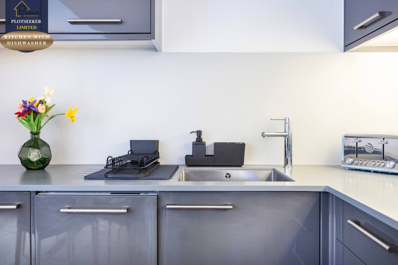 KITCHEN WITH DISHWASHER