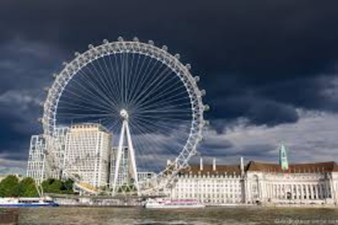 The London Eye (1.5 miles / 8 mins by Tube) Europe’s tallest observation wheel with unbeatable panoramic views of the city skyline. Great for couples and families alike!