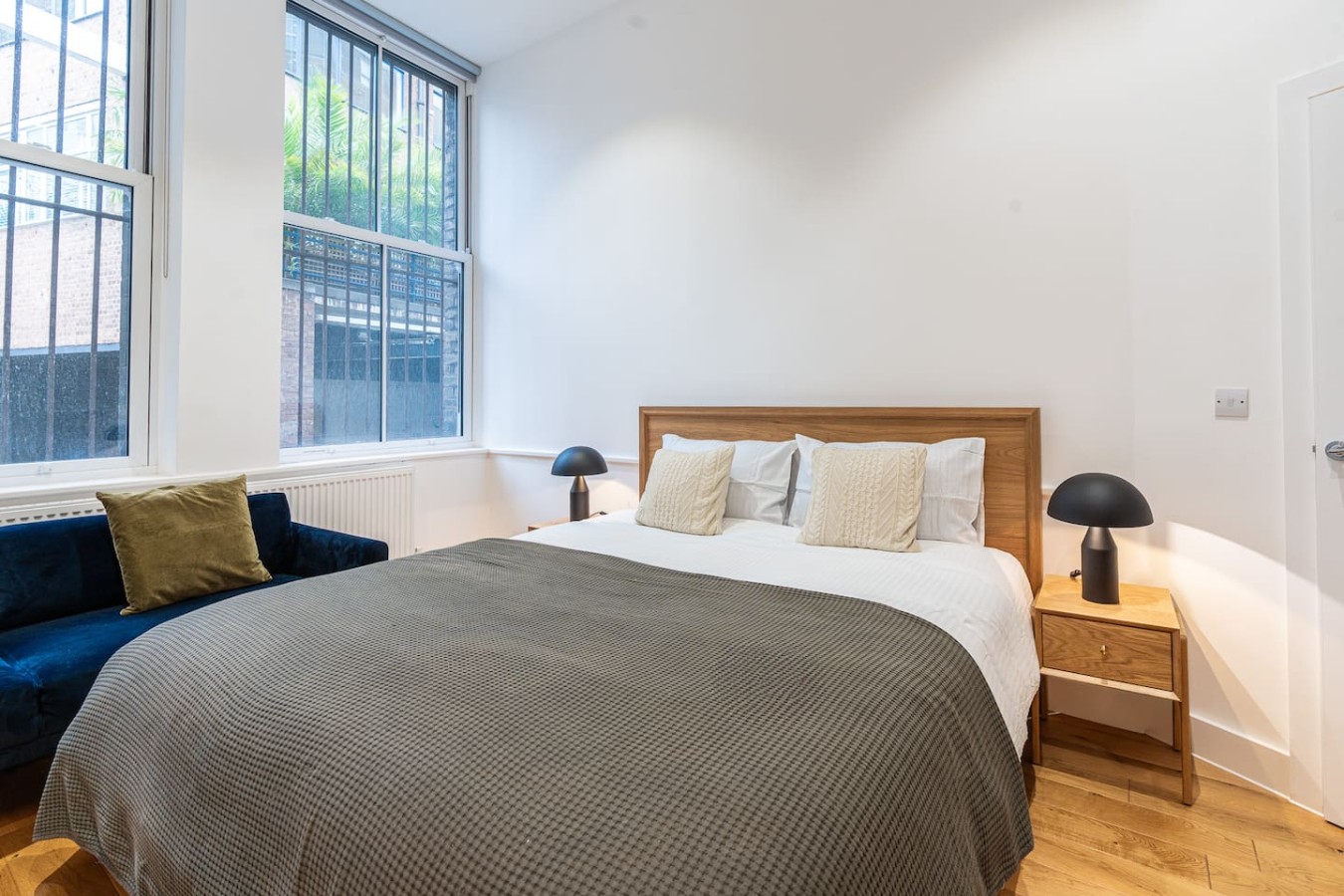 Farringdon Entire Building | 4BR | Sleeps 18