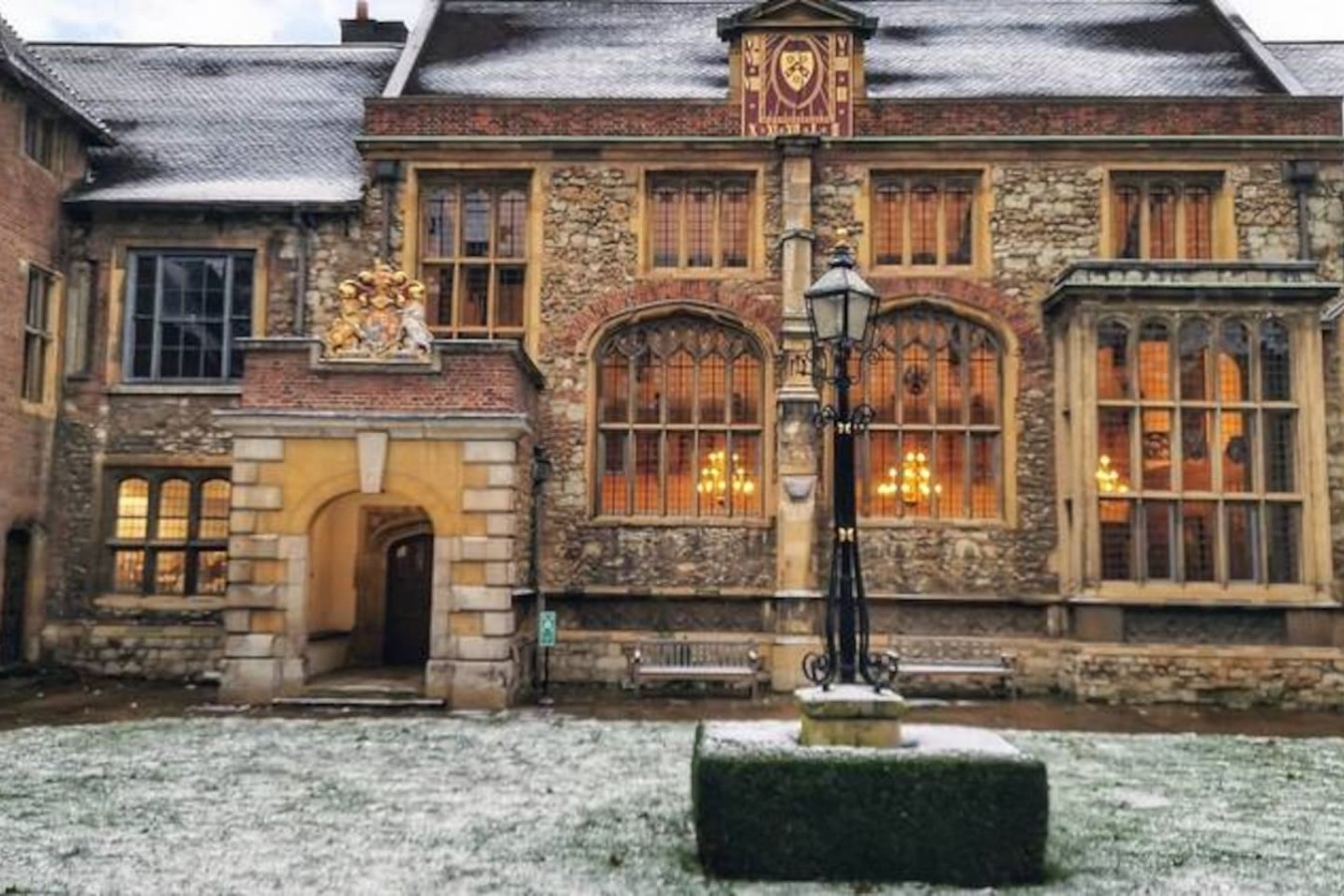 The Charterhouse - 9 minute walk Medieval walls and peaceful gardens — a serene step back in time just minutes from your apartment.