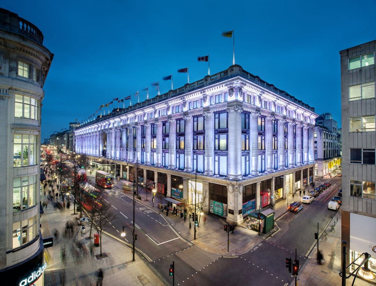 Oxford Street Shopping — 9 min walk Iconic retail avenue—especially flagship stores like John Lewis and the LEGO store—that absolutely draw tourists.