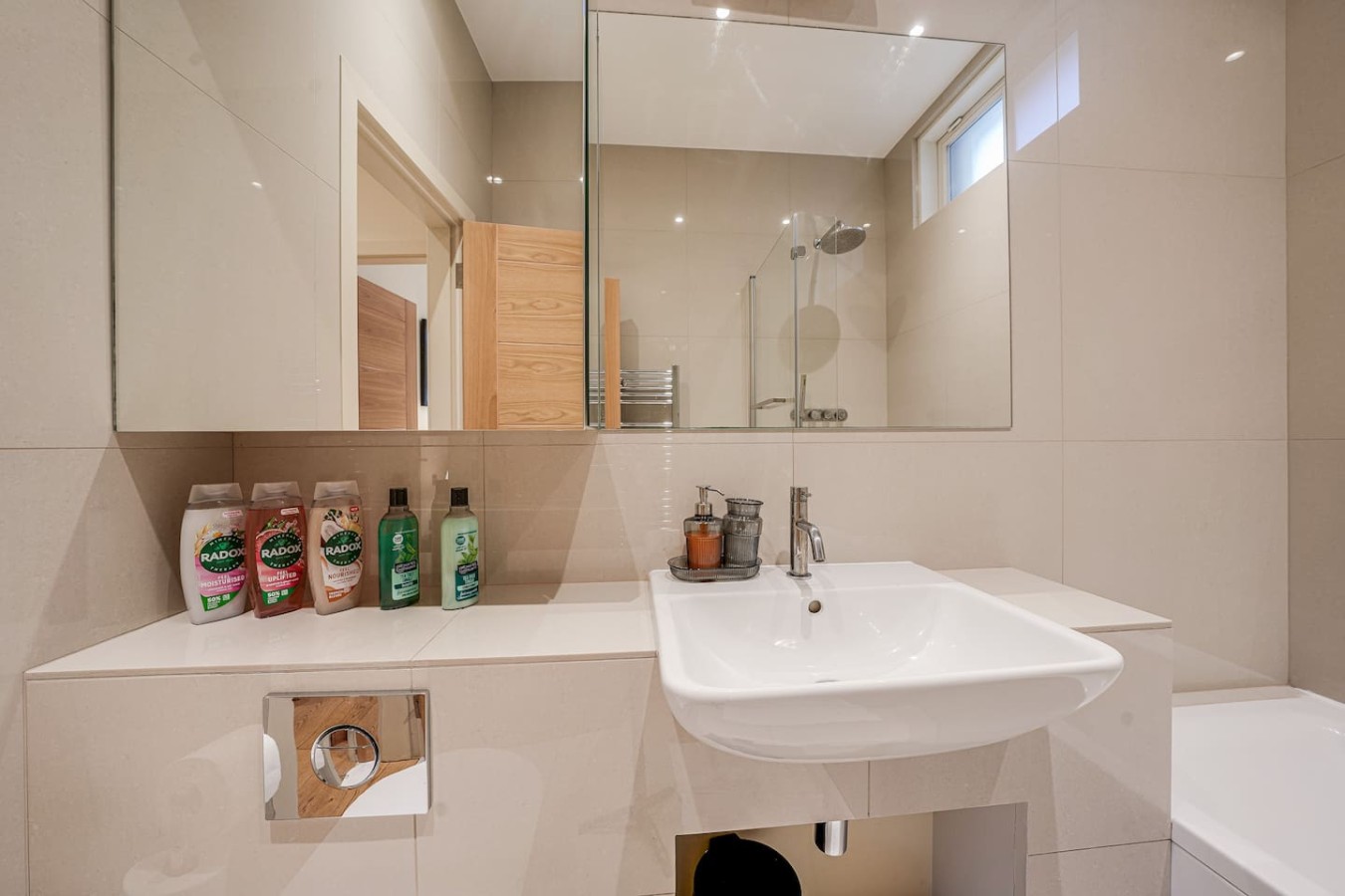 Full bathroom 3