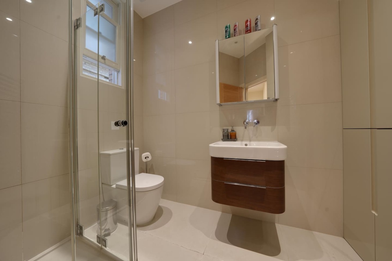 Full Bathroom 2