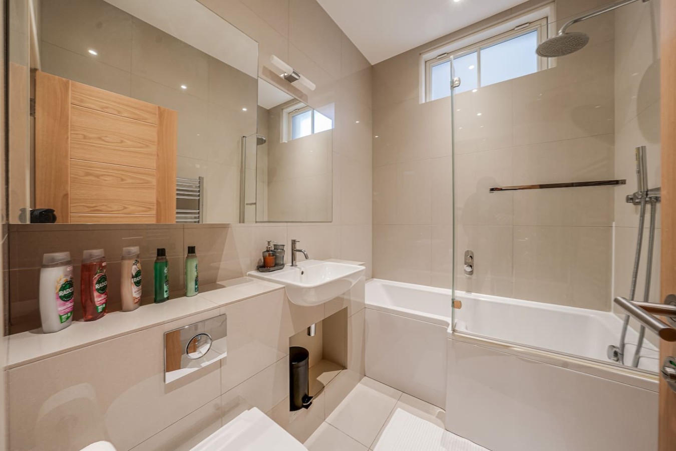 Full bathroom 3