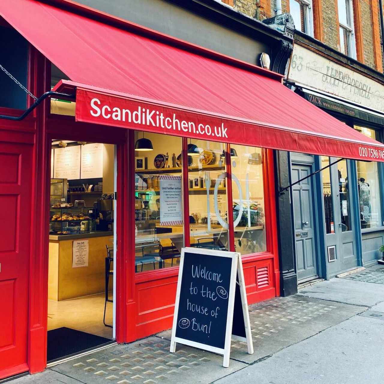 ScandiKitchen – 1 minute walk A charming Scandinavian deli and grocery, ideal for a delicious open-sandwich brunch or to pick up Nordic snacks.