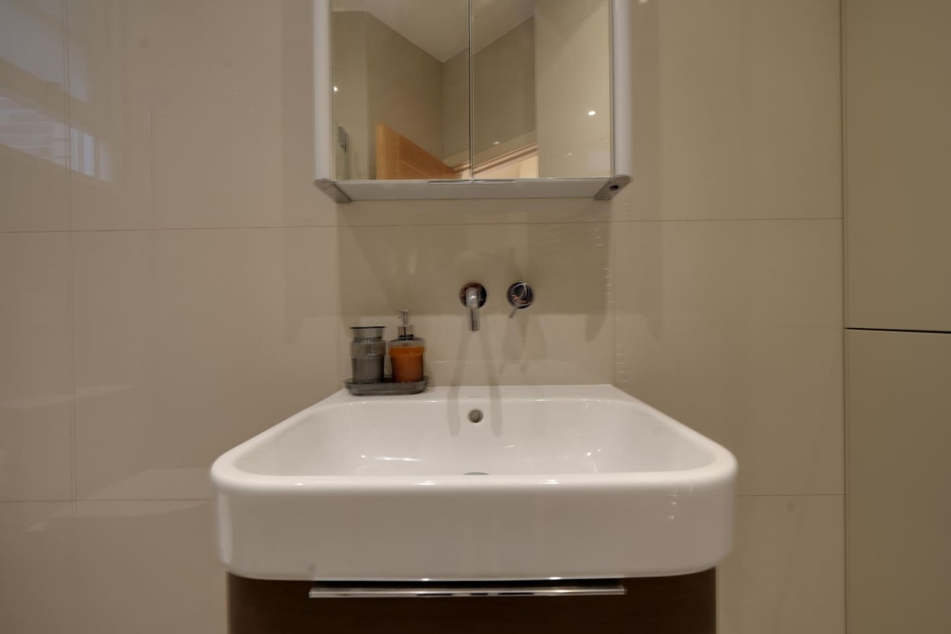 Full Bathroom 2
