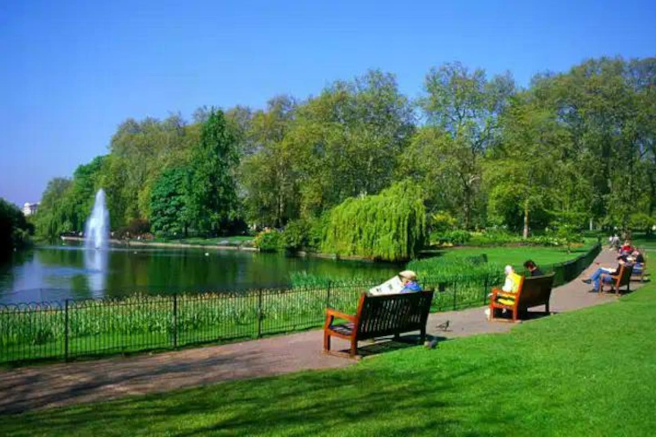 Hyde Park — a large royal park, great for strolling, boating on the Serpentine, relaxing.