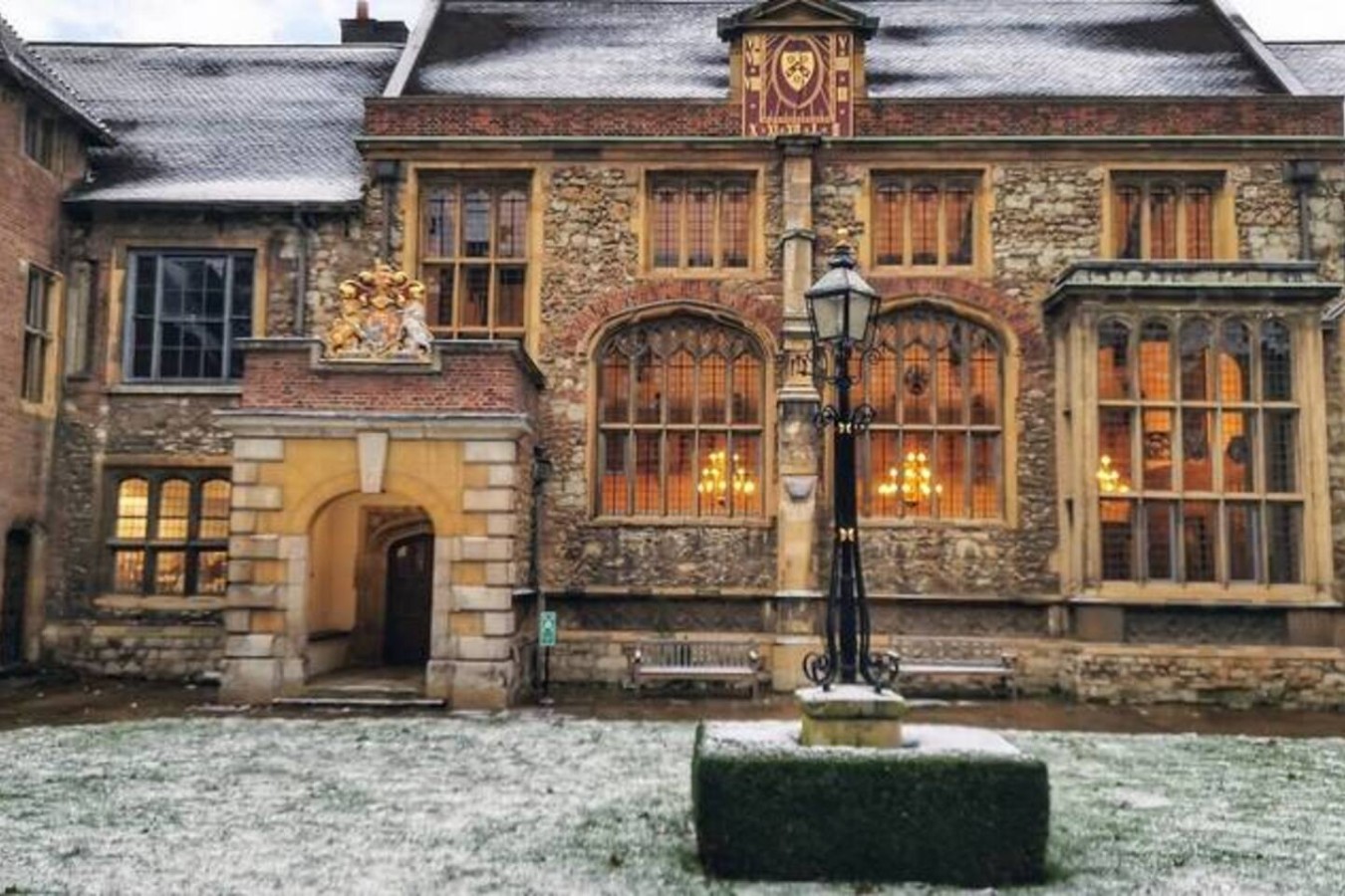 The Charterhouse - 9 minute walk Medieval walls and peaceful gardens — a serene step back in time just minutes from your apartment.