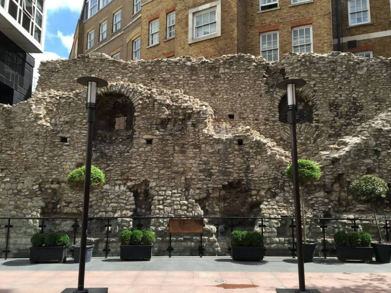 London Wall - 0.8 miles away Historic city walls and scenic riverside walks — ideal for guests who love history and people-watching.