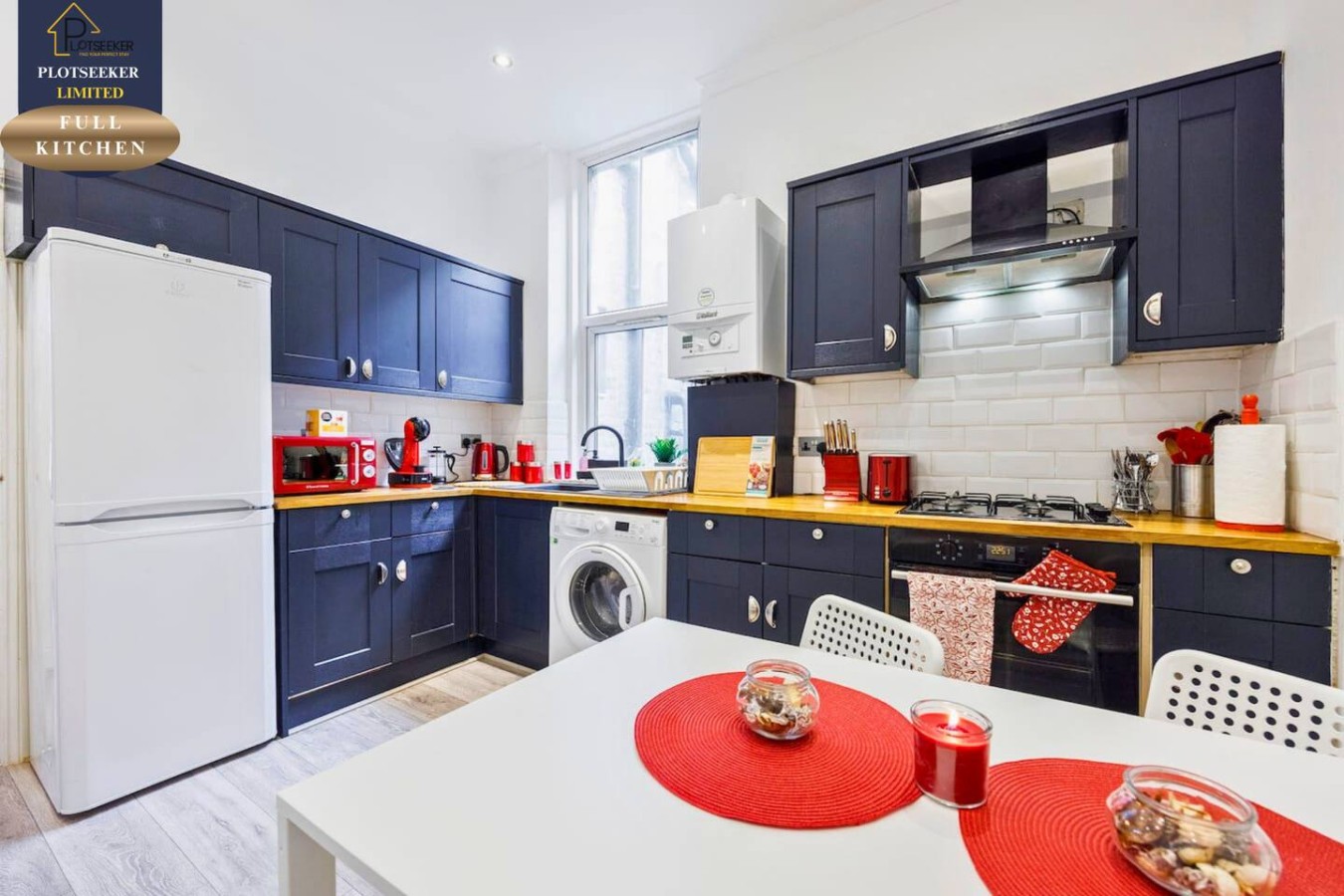 FULL KITCHEN