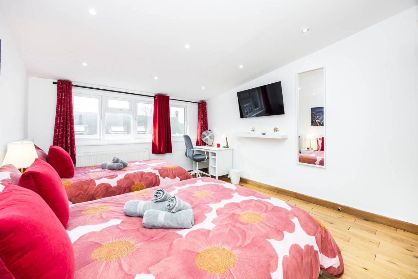 West Kensington 2BR | Sleeps 7 | Steps to Tube