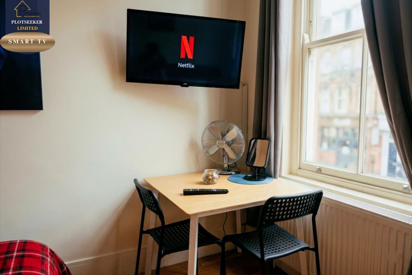 32-INCH SMART TV