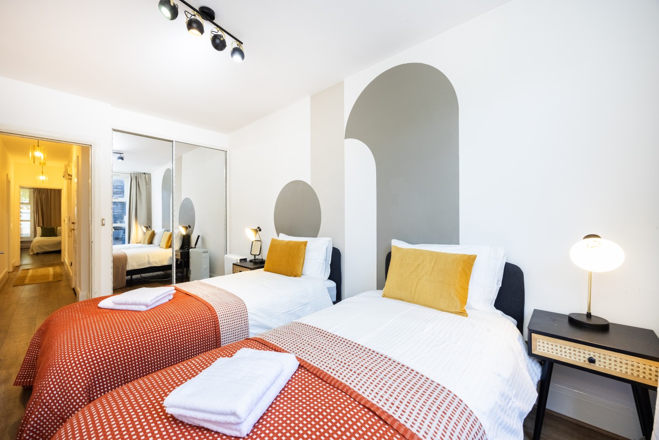 Little Venice 2BR Retreat | Paddington & Hyde Park