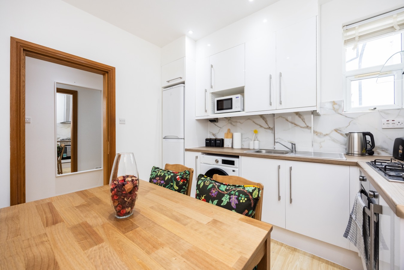 Flat 6 185 North End Road_15 copy.jpg