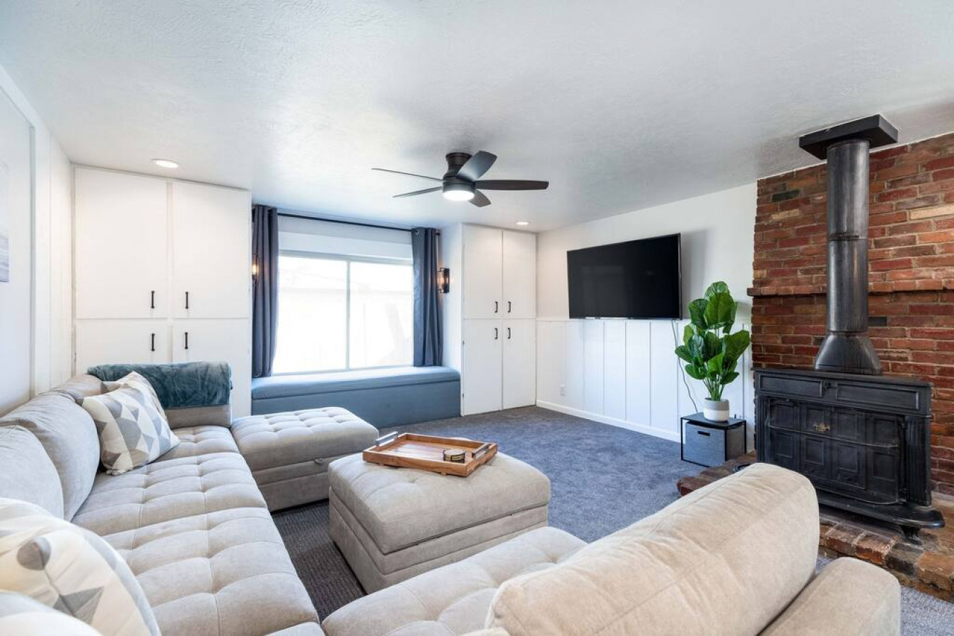 Spacious Living Areas With Backyard Oasis And Arcade - Modern Haven - Salt Lake City, UT