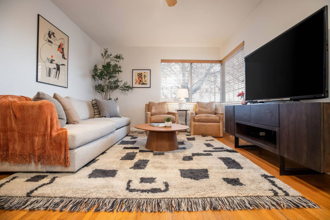 Two Living Rooms And Fenced Yard - Charming Getaway - Salt Lake City