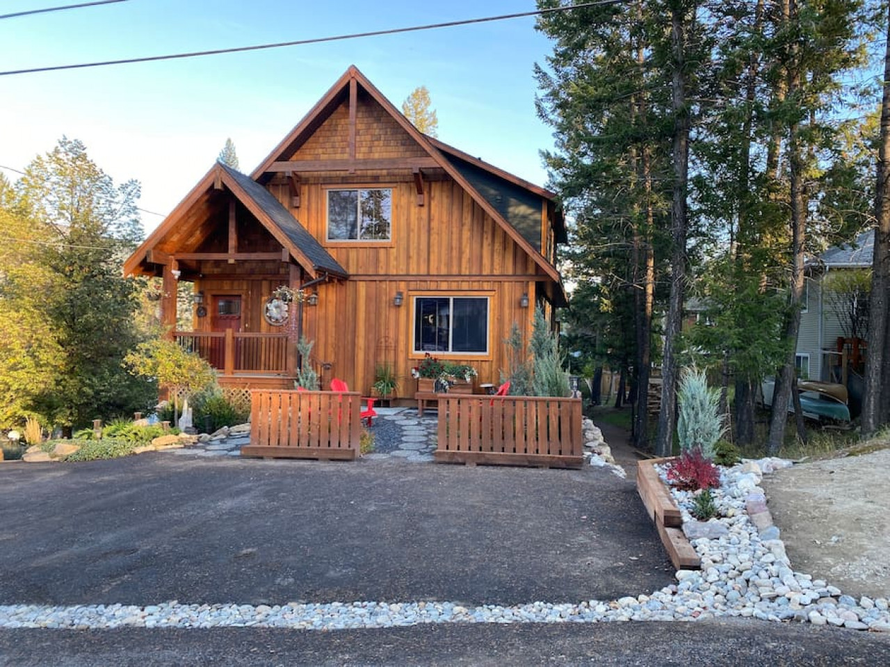 Games Room And Fire Pit - Cozy Mountain Cabin Retreat - Invermere