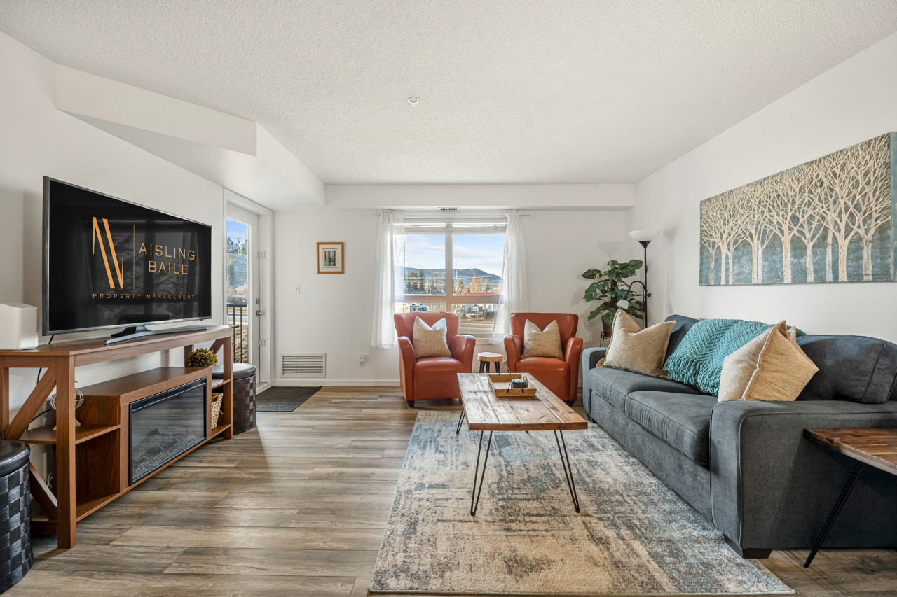 Spacious Balcony And Pool - Luxurious Family Escape - Invermere