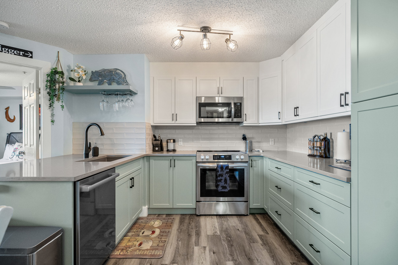 Hot Tub And Pool Access - Charming Mountain Sanctuary - Invermere