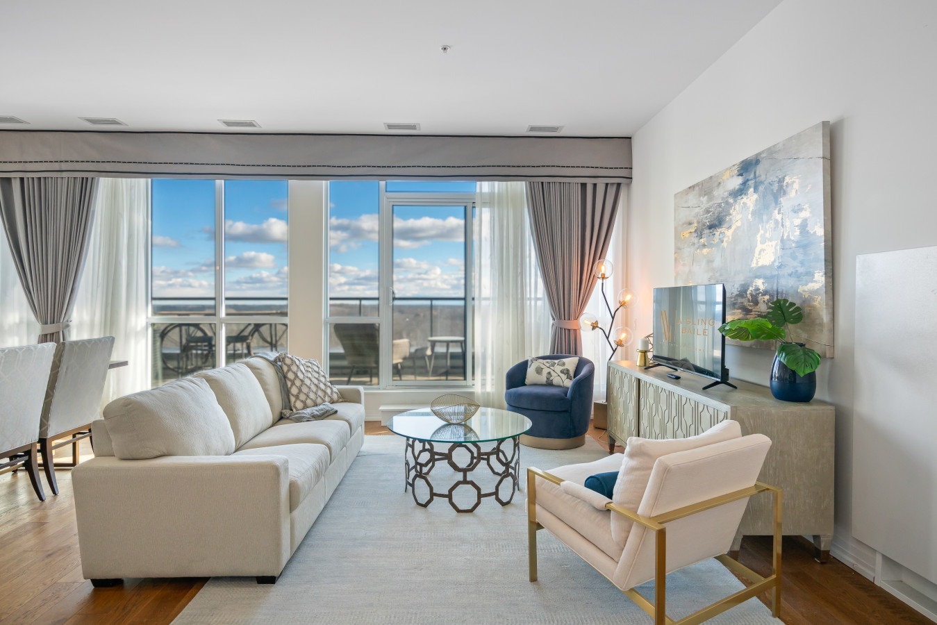 Stunning Views And Luxurious Amenities - Exquisite Niagara Falls Retreat - Niagara Falls