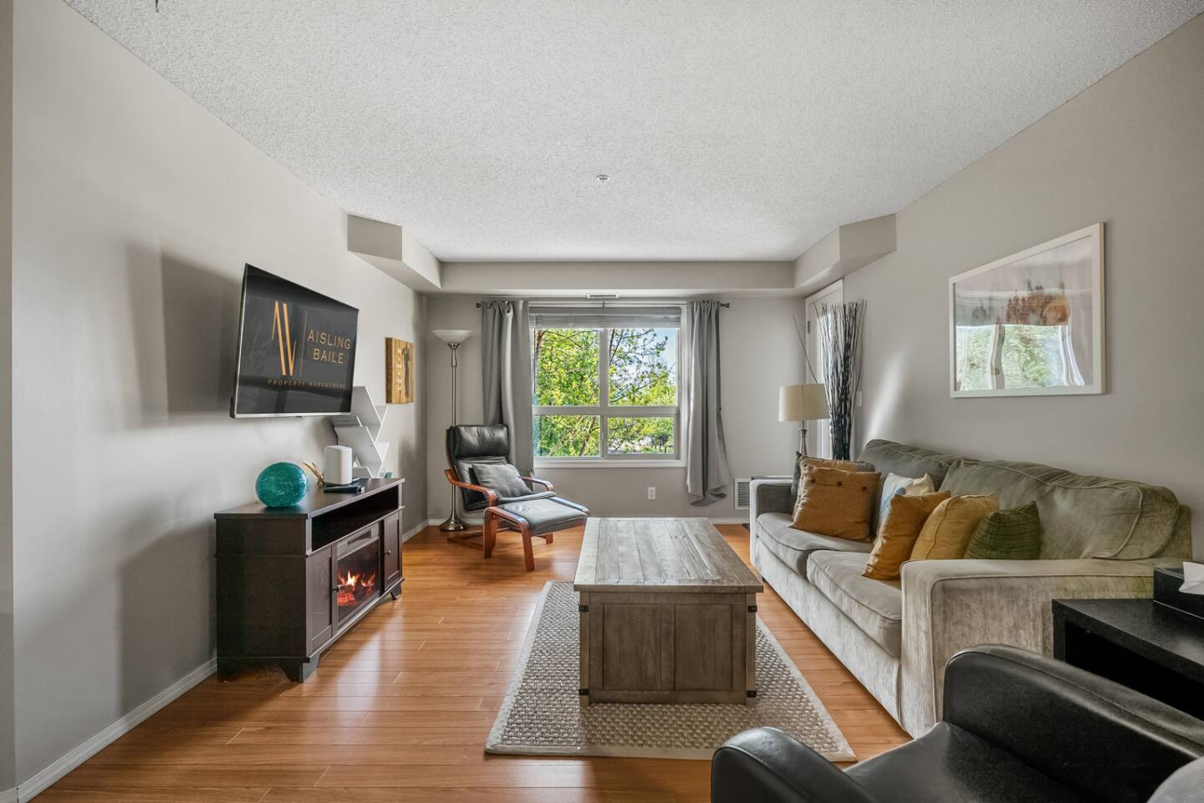Lakeside Escape With Pool And Hot Tub - Stunning Mountain Views - Invermere