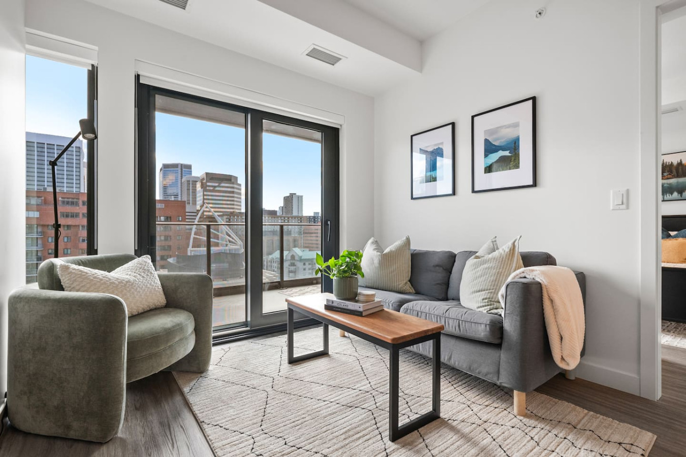 Luxurious Condo With Wraparound Balcony And Gym - Stunning Urban Oasis - 加拿大