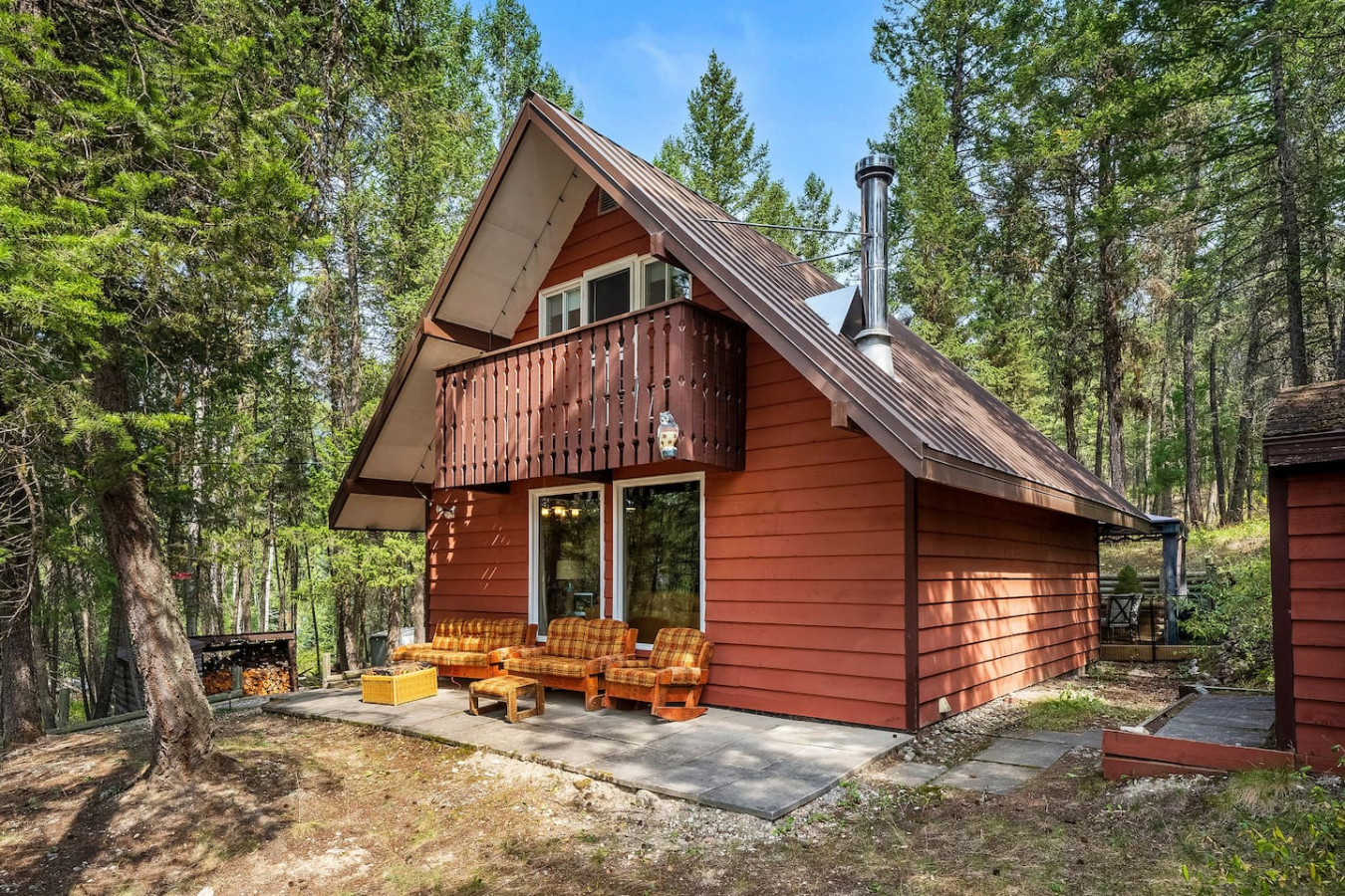 Charming Cabin Retreat With Fire Pit And Cozy Fireplace - Idyllic Getaway - Canada