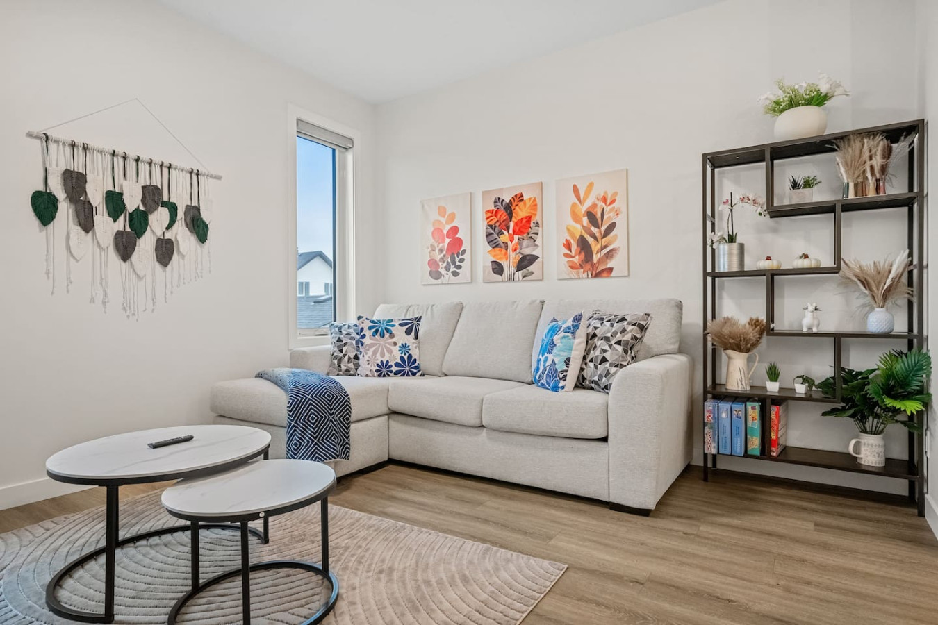 Spacious Living And Scenic Trails - Charming Retreat With Comfort - Kanada